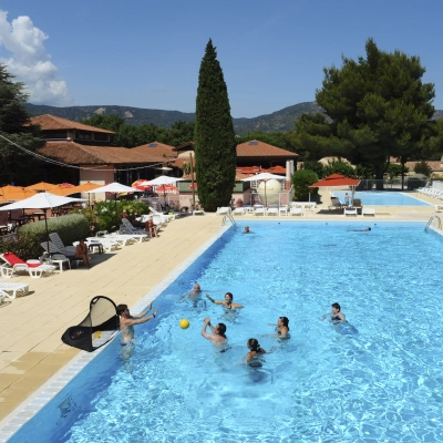 1205_ete_web_bormes_village_vacances_piscine_jeux
