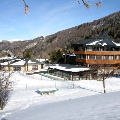 1101_hiver_web_Mont_Dore_village_neige